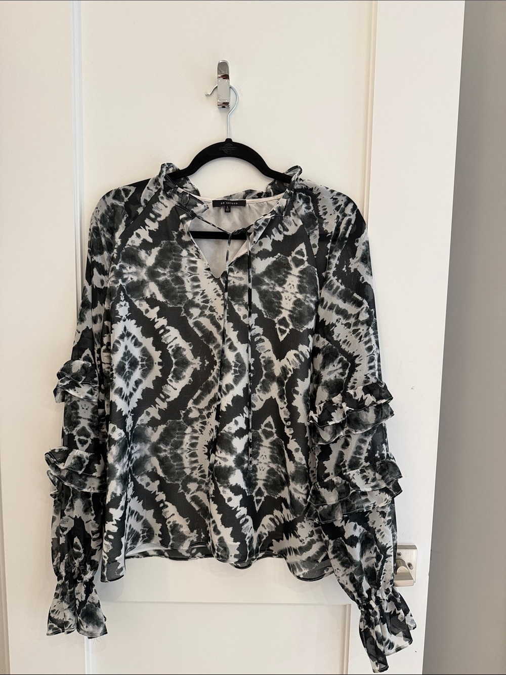 En Saison Black & White Tie-Dye Ruffle-Sleeve Blouse